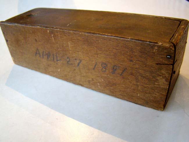 A beautiful set of 19th century bone and ebony dominoes in their original box dated April 27, 1881 — image 2
